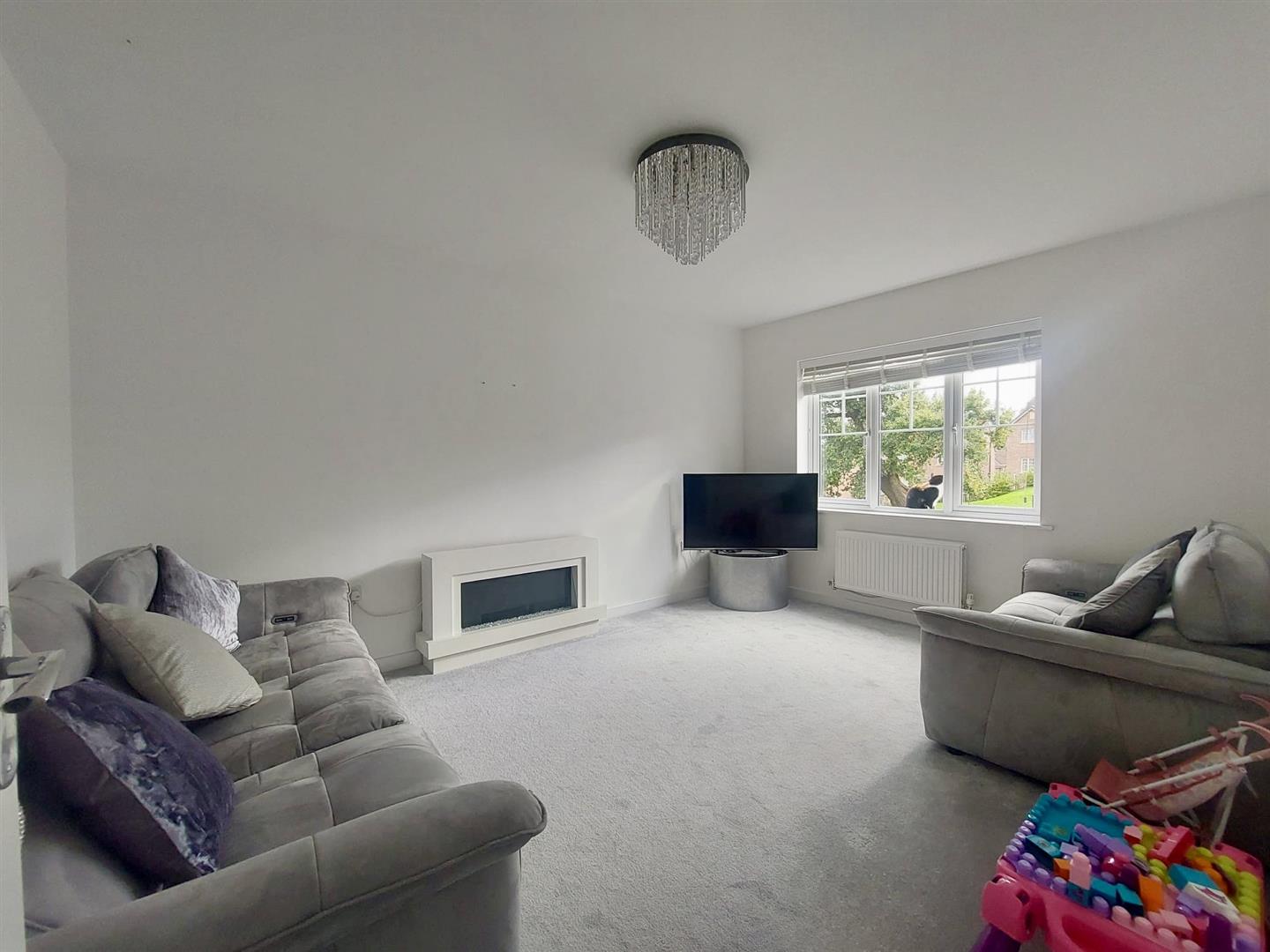 Clos Benallt Fawr, Pontarddulais, Swansea, SA4 0TQ